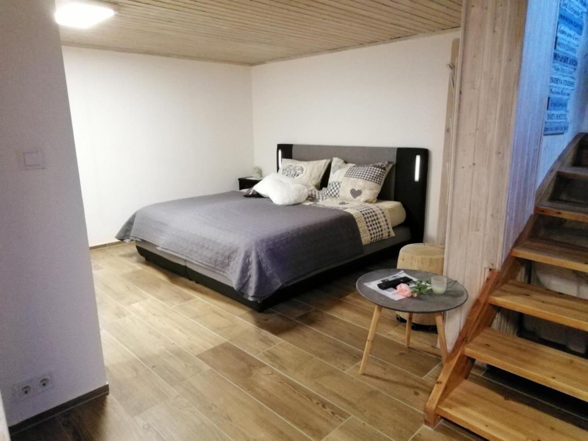 Ferienwohnung Blockhaus Juka Vinningen エクステリア 写真
